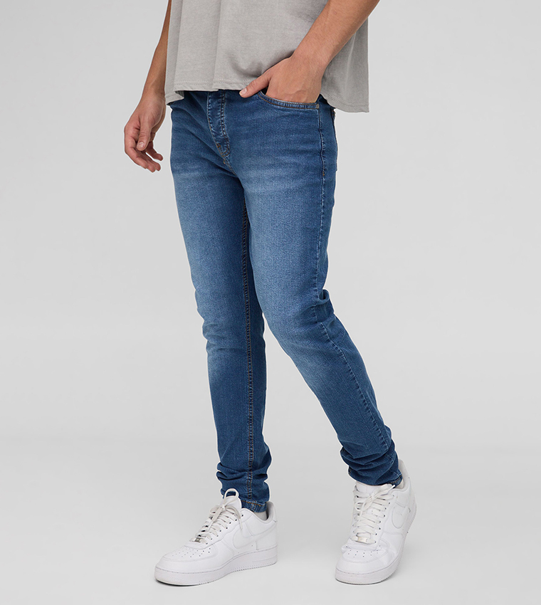 Straight-leg jeans