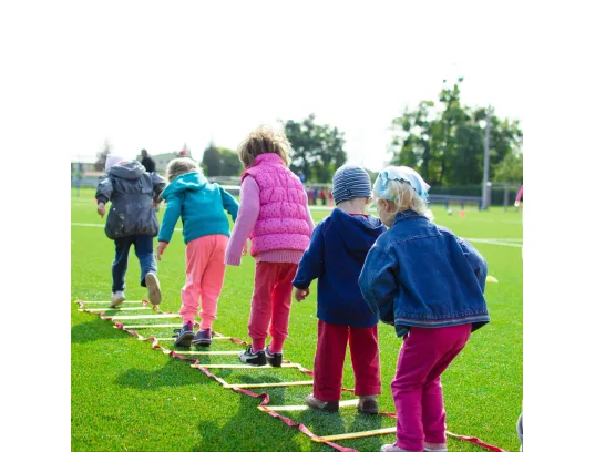 نشاطات للأطفال 3 سنوات: دليل كيان لدعم ونمو طفلك بشكل سليم!